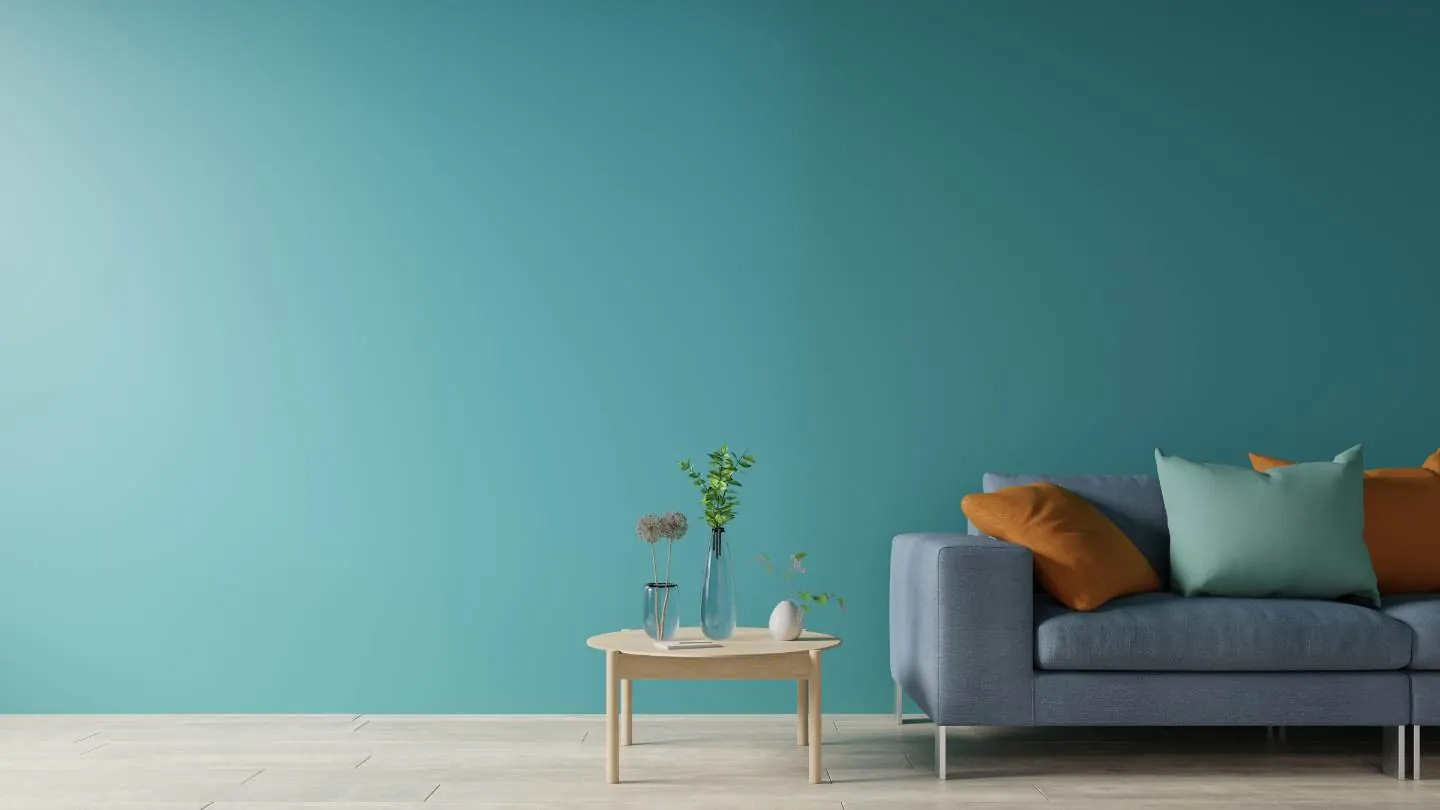 Salon avec mur peint en turquoise